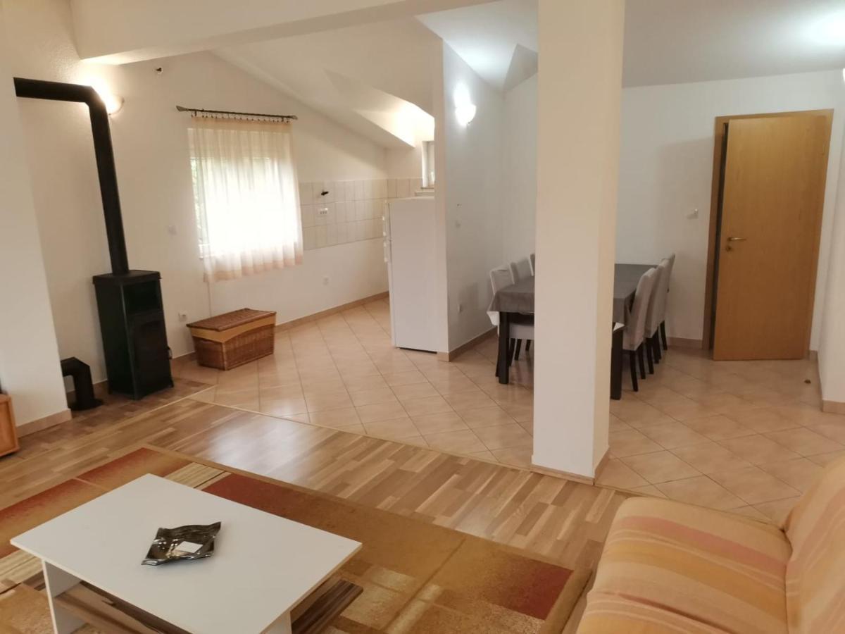 Trilj Apartman Jurika ภายนอก รูปภาพ