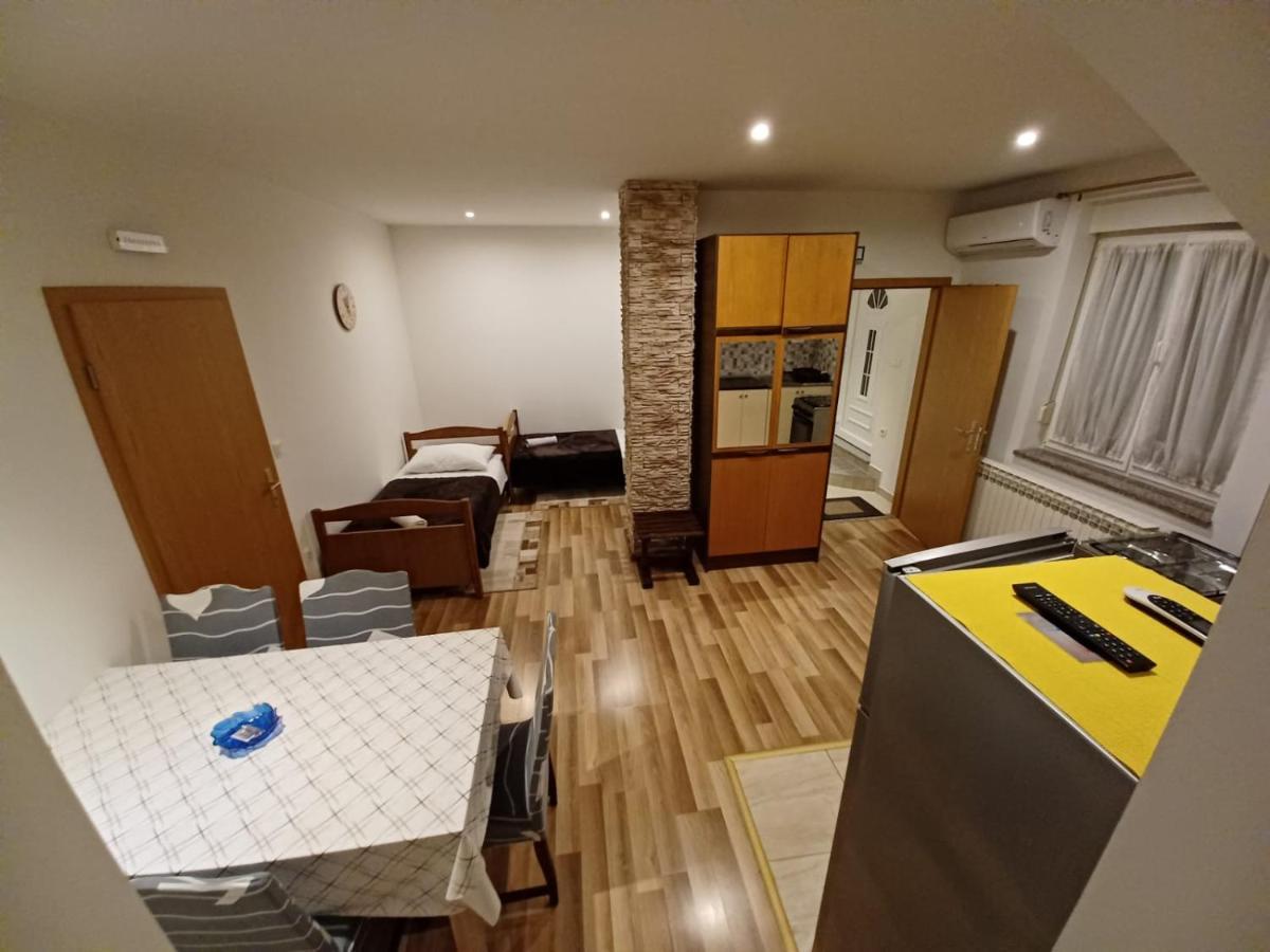 Trilj Apartman Jurika ภายนอก รูปภาพ