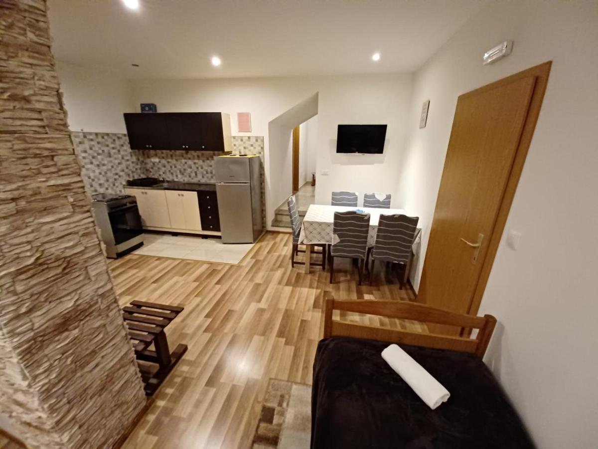 Trilj Apartman Jurika ภายนอก รูปภาพ