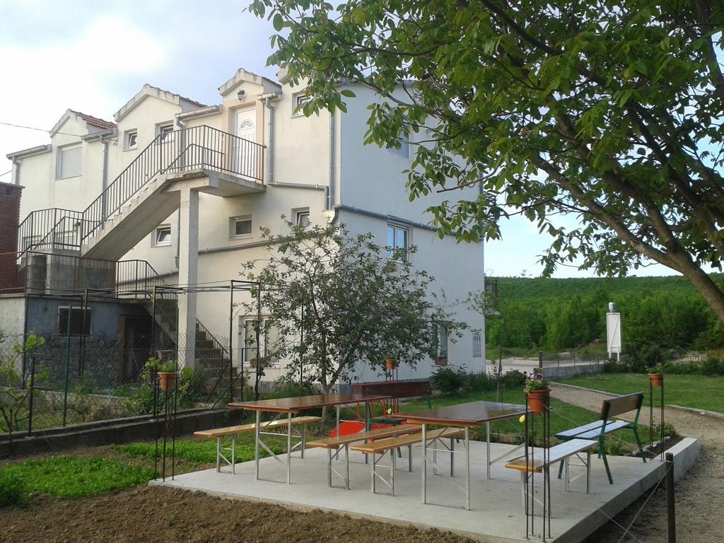 Trilj Apartman Jurika ภายนอก รูปภาพ