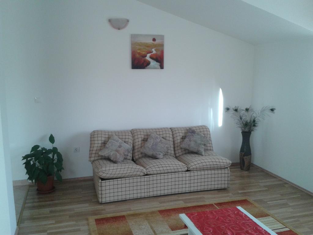Trilj Apartman Jurika ภายนอก รูปภาพ